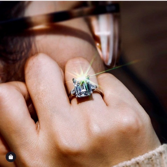 1.75Ct Emerald Cut Swarovski 9x7 Solitaire Ring - Picture 7 of 16